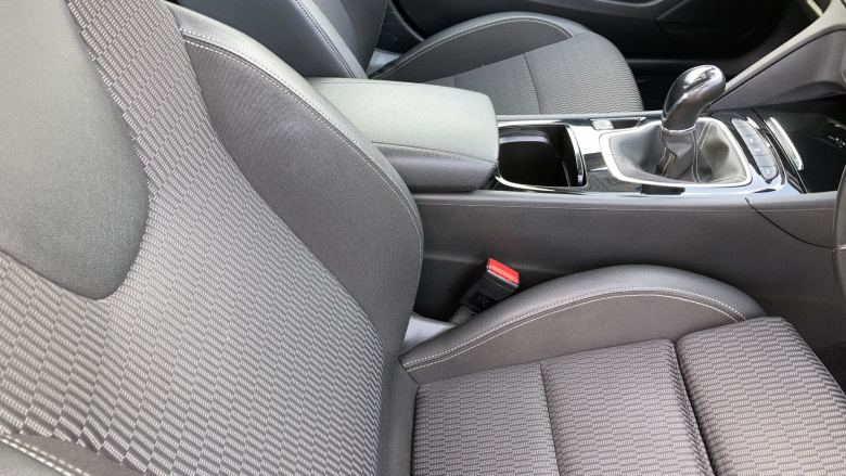 Vauxhall Insignia 1.6 Turbo D ecoTec Tech Line Nav 5dr Diesel Hatchback